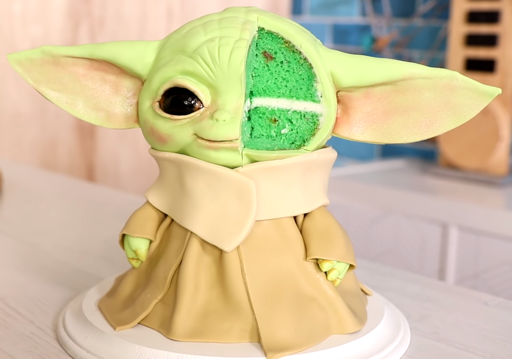 Baby Yoda cake