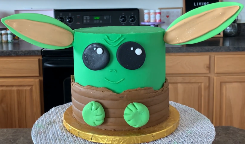 Easy-to-make Star Wars cake